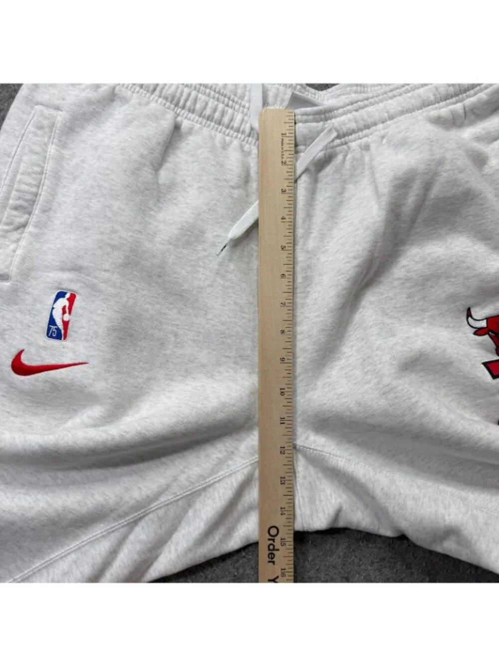 Chicago Bulls Nike Sweatpants Men 2XL Gray Cuffed DB1536 Courtside Fleece Pants